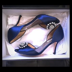 Badgley Mischka navy satin pumps
